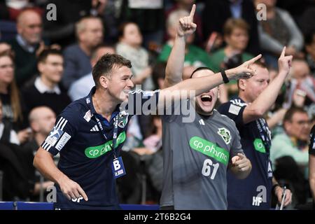 Hanover, Germany. 09th Nov, 2023. Handball: Bundesliga, TSV Hannover-Burgdorf - THW Kiel, Matchday 12, ZAG Arena. Hannover coach Christian Prokop gesticulates. Credit: Swen Pförtner/dpa/Alamy Live News Stock Photo