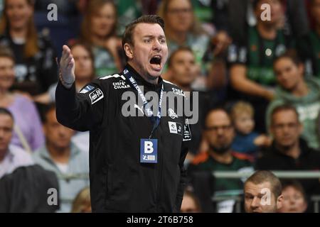 Hanover, Germany. 09th Nov, 2023. Handball: Bundesliga, TSV Hannover-Burgdorf - THW Kiel, Matchday 12, ZAG Arena. Kiel coach Filip Jícha gesticulates. Credit: Swen Pförtner/dpa/Alamy Live News Stock Photo