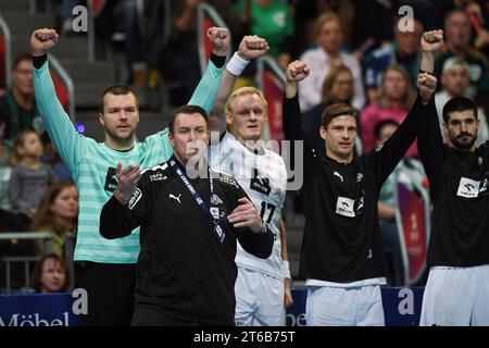 Hanover, Germany. 09th Nov, 2023. Handball: Bundesliga, TSV Hannover-Burgdorf - THW Kiel, Matchday 12, ZAG Arena. Kiel's coach Filip Jicha gesticulates. Credit: Swen Pförtner/dpa/Alamy Live News Stock Photo