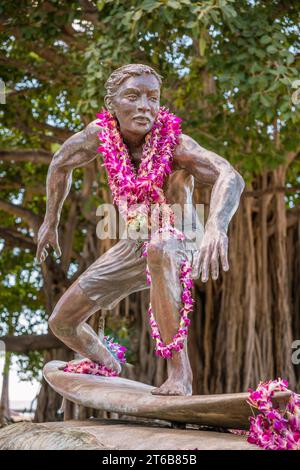 Honolulu, HI, US-October 29, 2023: Statue of a surfer on Waikiki Beach. Stock Photo