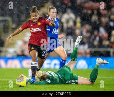 Leigh Sports Village, Manchester, UK. 9th Nov, 2023. FA Womens League Cup Football, Manchester United versus Everton; Nikita Parris of Manchester United sees the ball tipped away by Goalkeeper Emily Ramsey of Everton Credit: Action Plus Sports/Alamy Live News Stock Photo