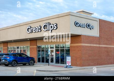 SPRINGFIELD, IL, USA - OCTOBER 18, 2023: Great Clips retail store exterior and trademark logo. Stock Photo