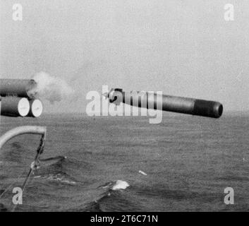 USS Barney (DDG-6) launching torpedo in 1976 Stock Photo