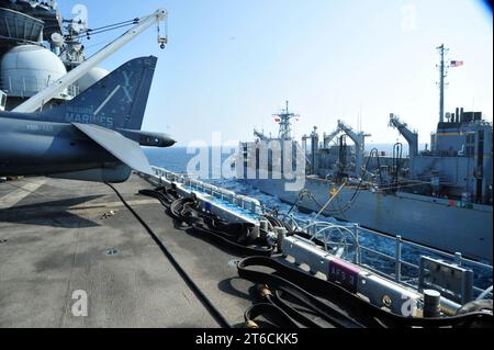 USS BOXER (LHD 4) 131123 Stock Photo