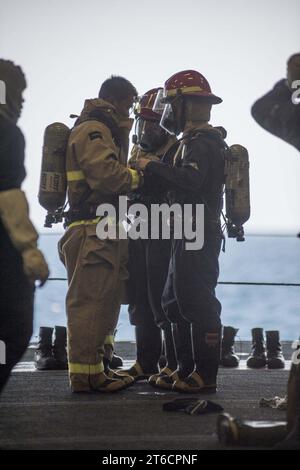USS Boxer (LHD 4) 140308 Stock Photo - Alamy