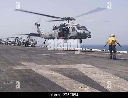 USS Boxer conducts flight operations. (27449283081) Stock Photo
