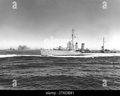 USS Dale (DD-353) operating with the Battle Fleet in the late 1930s Stock Photo