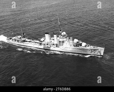 USS Dale (DD-353) underway in April 1938 Stock Photo