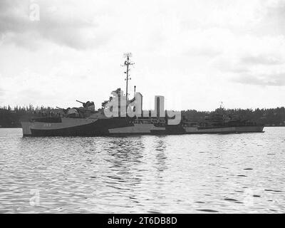 USS Dale (DD-353) in Puget Sound in October 1944 Stock Photo