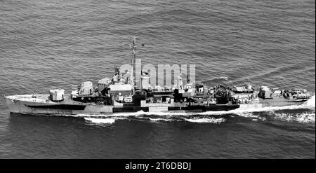 USS De Haven (DD-727) underway on 14 May 1944 Stock Photo