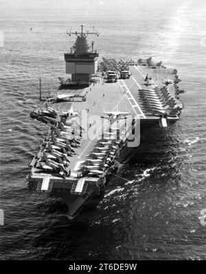 USS Enterprise (CVAN-65) underway in October 1962 Stock Photo