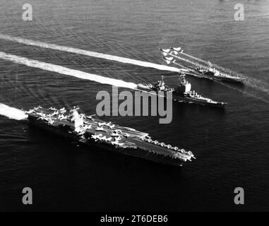 USS Enterprise (CVAN-65), USS Long Beach (CGN-9) and USS Bainbridge (DLGN-25) underway on 2 October 1964 (KN-29719) Stock Photo