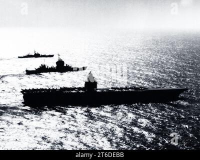 USS Enterprise (CVAN-65), USS Long Beach (CGN-9) and USS Bainbridge (DLGN-25) underway in the Meditearranean Sea, in July 1964 (USN 1103800) Stock Photo