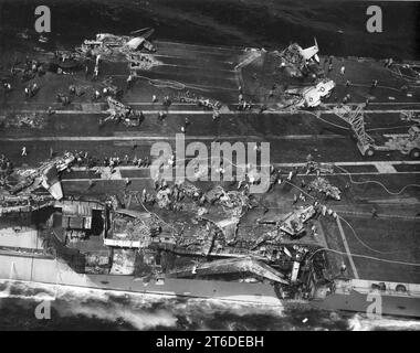 USS Enterprise (CVAN-65) fire 1969 aft flight deck stbd Stock Photo