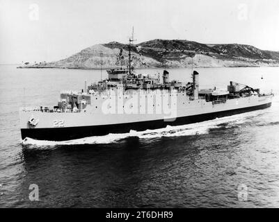 USS Fort Marion (LSD-22) leaving San Diego c1969 Stock Photo