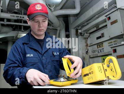 USS George Washington operations 121231 Stock Photo - Alamy
