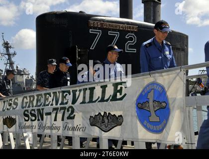 USS Greeneville hosts Japanese sailors. (8531841356) Stock Photo