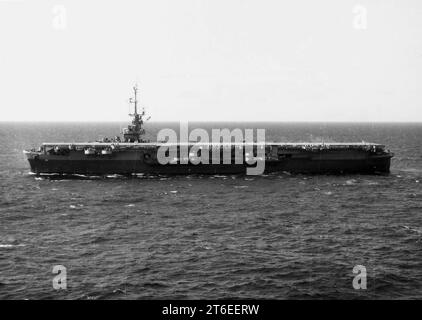 USS Kula Gulf (CVE-108) underway at sea on 5 September 1945 (NNAM.1996.488.035.010) Stock Photo