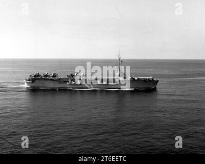 USS Kula Gulf (CVE-108) underway c1951 Stock Photo