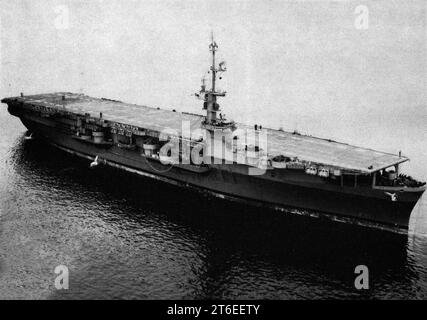 USS Kula Gulf (CVE-108) underway in Puget Sound, Washington (USA), on 24 May 1945 Stock Photo