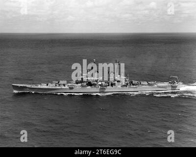 USS Los Angeles (CA-135) underway on 27 April 1959 Stock Photo