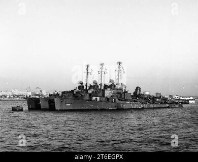 USS Lyman K. Swenson (DD-729) and USS De Haven (DD-727) moored at San Diego, California (USA), circa in 1945-1946 Stock Photo