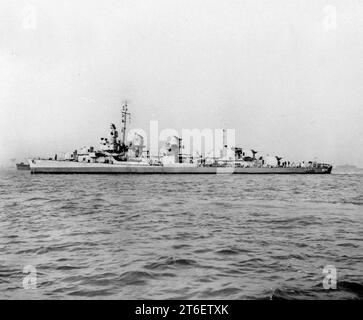 USS Murray (DD-576) underway off Mare Island, California (USA), on 8 January 1945 Stock Photo