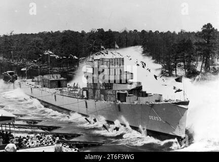 USS Pettit (DE-253) is launched at Brown Shipbuilding Company, Houston, Texas (USA), on 28 April 1943 Stock Photo