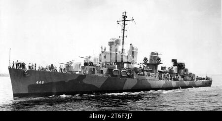 USS Radford (DD-446) underway in 1942 Stock Photo