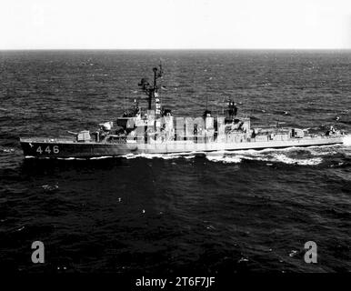 USS Radford (DD-446) underway 1968 Stock Photo