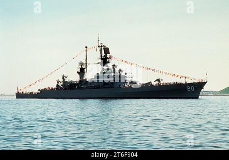 USS Richmond K. Turner (CG-20) at anchor off Boston, Massachusetts (USA), on 14 September 1980 (6458128) Stock Photo
