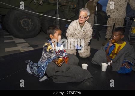 USS Rushmore rescue operations 150610 Stock Photo - Alamy