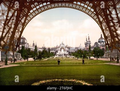 Das Marsfeld, Champ de Mars, eine ursprünglich zu militärischen, später mehrfach zu Ausstellungszwecken genutzte Großgrünfläche, Paris, Frankreich, Historisch, um 1900, digital restaurierte Reproduktion von einer Vorlage aus dem 19. Jahrhundert Stock Photo