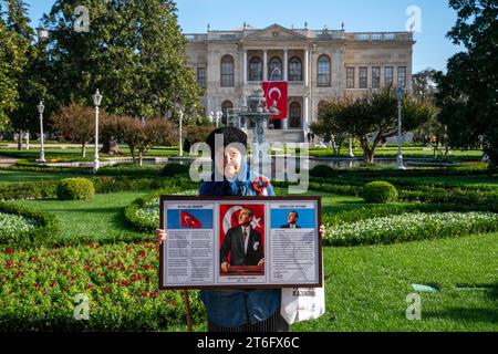 Besiktas, Istanbul, Turkey. 10th Nov, 2023. A woman poses at Dolmabahce Palace in Istanbul, where she came to commemorate the anniversary of Mustafa Kemal Ataturk'sÂ death. (Credit Image: © Tolga Uluturk/ZUMA Press Wire) EDITORIAL USAGE ONLY! Not for Commercial USAGE! Stock Photo