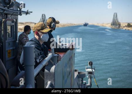 USS Vella Gulf (CG 72) transits the Suez Canal. (51190584029) Stock Photo