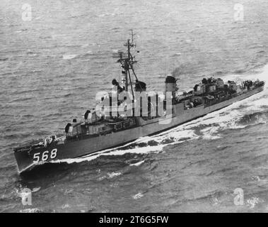 USS Wren (DD-568) underway, circa in the mid-1950s Stock Photo