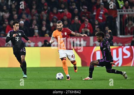 MUNICH, GERMANY - NOVEMBER 8: Jamal Musiala, Kingsley Coman of Bayern Munich and Abdulkerim Bardakcõ of Galatasaray during the UEFA Champions League m Stock Photo