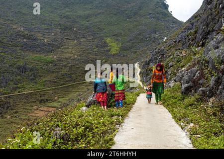 Mother with child at the Ha Giang Loop in Vietnam Stock Photo