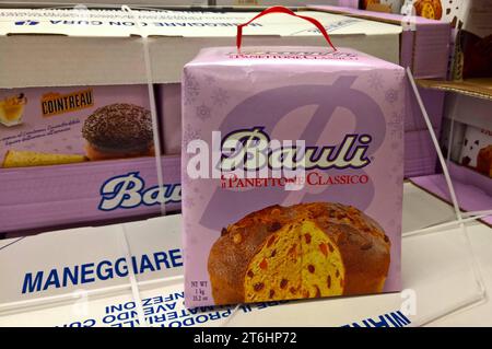 Bauli panettone hi-res stock photography and images - Alamy