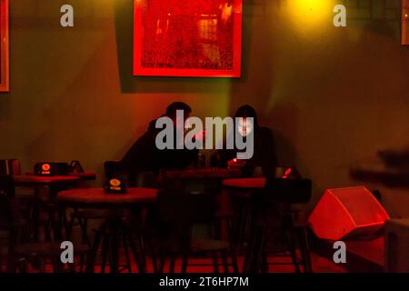 China, Peking, young couple in bar Stock Photo