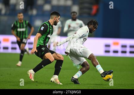 Chukwubuikem Ikwuemesi (Salernitana)Martin Erlic (Sassuolo) during the ...