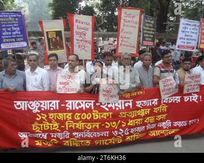 November 11, 2023, Dhaka, Bangladesh: Activists and garment workers protests demanded an increase in wages in front of the National Press Club in Dhaka. (Credit Image: © MD Mehedi Hasan/ZUMA Press Wire) EDITORIAL USAGE ONLY! Not for Commercial USAGE! Stock Photo