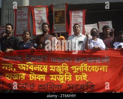 November 11, 2023, Dhaka, Bangladesh: Activists and garment workers protests demanded an increase in wages in front of the National Press Club in Dhaka. (Credit Image: © MD Mehedi Hasan/ZUMA Press Wire) EDITORIAL USAGE ONLY! Not for Commercial USAGE! Stock Photo