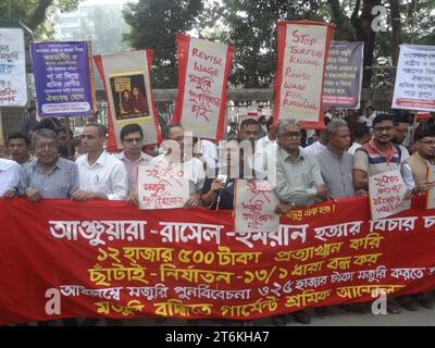 November 11, 2023, Dhaka, Bangladesh: Activists and garment workers protests demanded an increase in wages in front of the National Press Club in Dhaka. (Credit Image: © MD Mehedi Hasan/ZUMA Press Wire) EDITORIAL USAGE ONLY! Not for Commercial USAGE! Stock Photo