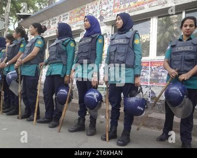 November 11, 2023, Dhaka, Bangladesh: Police persons on duty in front of the National Press club in Dhaka. (Credit Image: © MD Mehedi Hasan/ZUMA Press Wire) EDITORIAL USAGE ONLY! Not for Commercial USAGE! Stock Photo