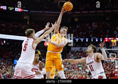 November 10, 2023: Tennessee Volunteers guard Dalton Knecht (3) passes the ball during the NCAA basketball game between the Tennessee Volunteers and the Wisconsin Badgers at the Kohl Center in Madison, WI. Darren Lee/CSM Stock Photo