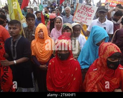 November 11, 2023, Dhaka, Bangladesh: Activists and garment workers protests demanded an increase in wages in front of the National Press Club in Dhaka. (Credit Image: © MD Mehedi Hasan/ZUMA Press Wire) EDITORIAL USAGE ONLY! Not for Commercial USAGE! Stock Photo