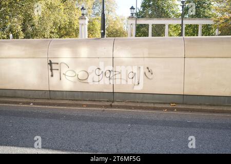 Hyde Park Corner, London, UK. 11th Nov 2023. graffiti has appeared right under the noses of dozens of police at Hyde Park Corner.  a huge pro Palestine march is leaving Park Lane. Credit: graham mitchell/Alamy Live News Stock Photo