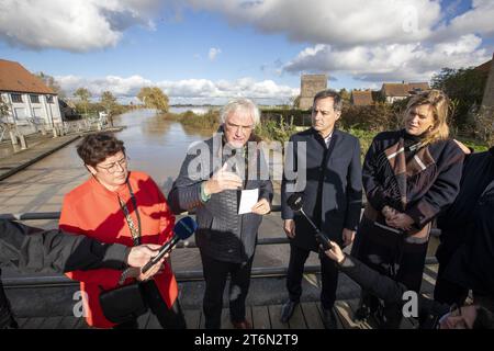 Diksmuide mayor Lies Laridon, West-Flanders province governor Carl Decaluwe, Prime Minister Alexander De Croo and Interior Minister Annelies Verlinden pictured during a visit to a site of flooding in Poperinge, after days of heavy rain in the West Flanders province, Saturday 11 November 2023. BELGA PHOTO NICOLAS MAETERLINCK Stock Photo