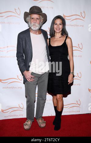 (L-R) Bob Weir and Natascha Muenter Weir attend the 2023 ‘A Funny Thing Happened On The Way To Cure Parkinson’s’ at Casa Cipriani, New York, NY, November 11, 2023. (Photo by Anthony Behar/Sipa USA) Stock Photo